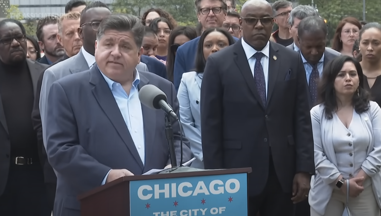 White House Slams Pritzker as Trump Weighs National Guard Deployment to Chicago